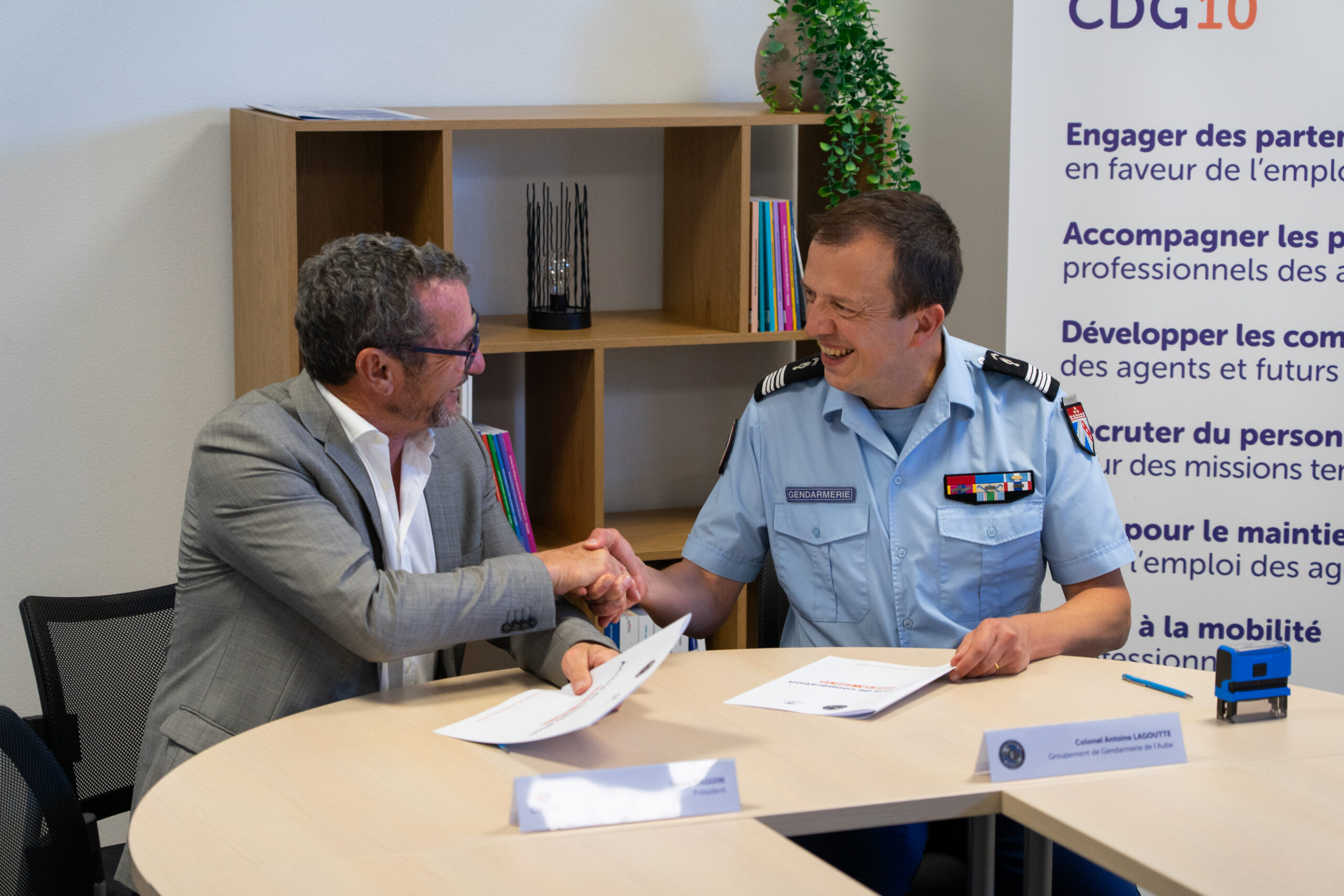 Colonel Antoine LAGOUTTE (GGD 10) et Jacky RAGUIN (Président du CDG 10)